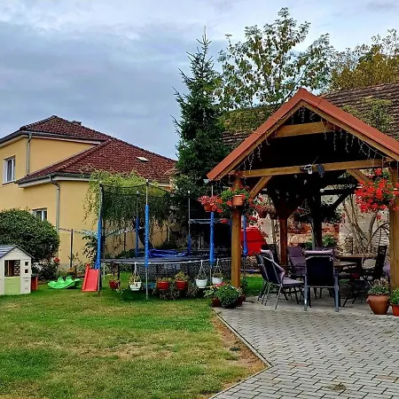 Na Krizovce Апартаменты